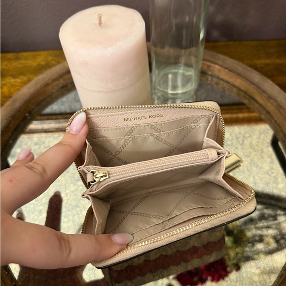 ‼️SOLD ‼️ Michael Kors Scalloped Bicolor Pebble Leather Coin Card Case Wallet - Picture 8 of 9